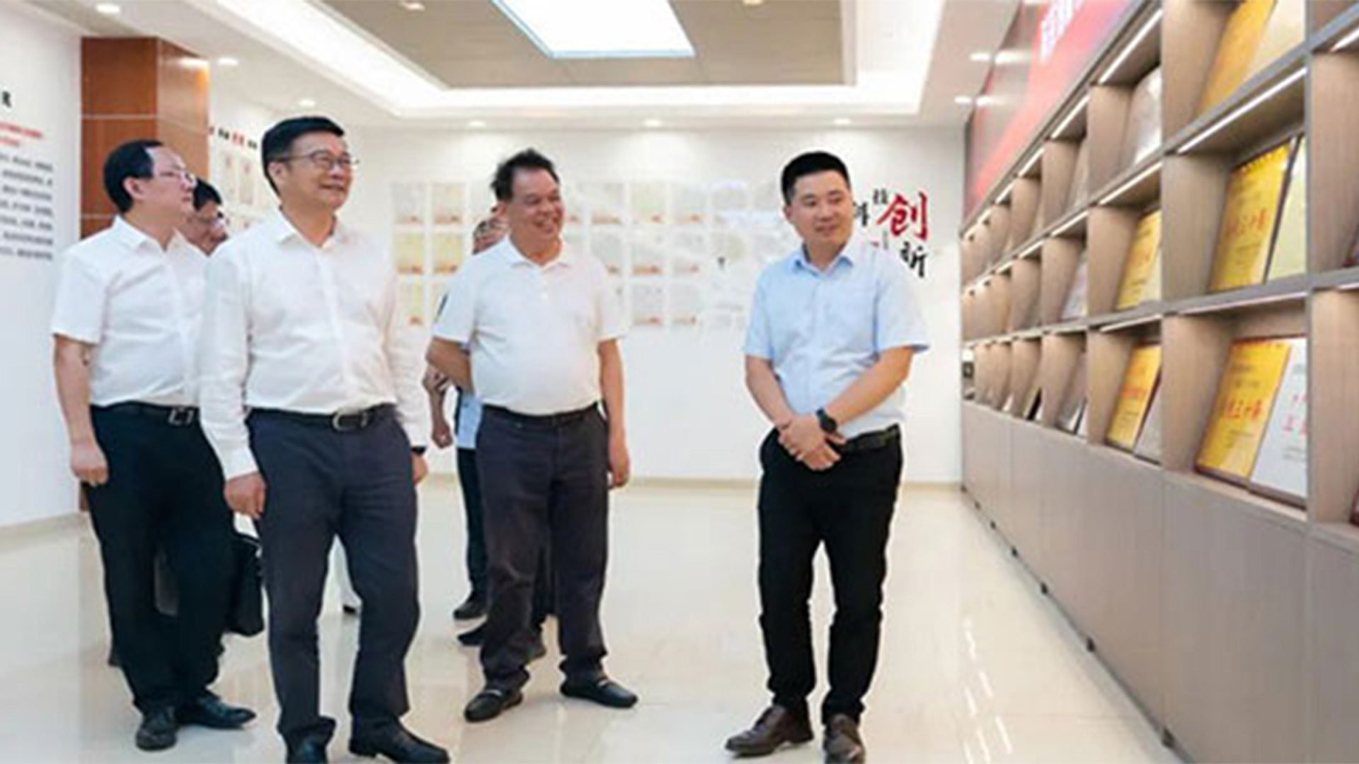溫州灣新區(qū)黨工委書記、管委會主任周一富走訪浙江石化閥門有限公司